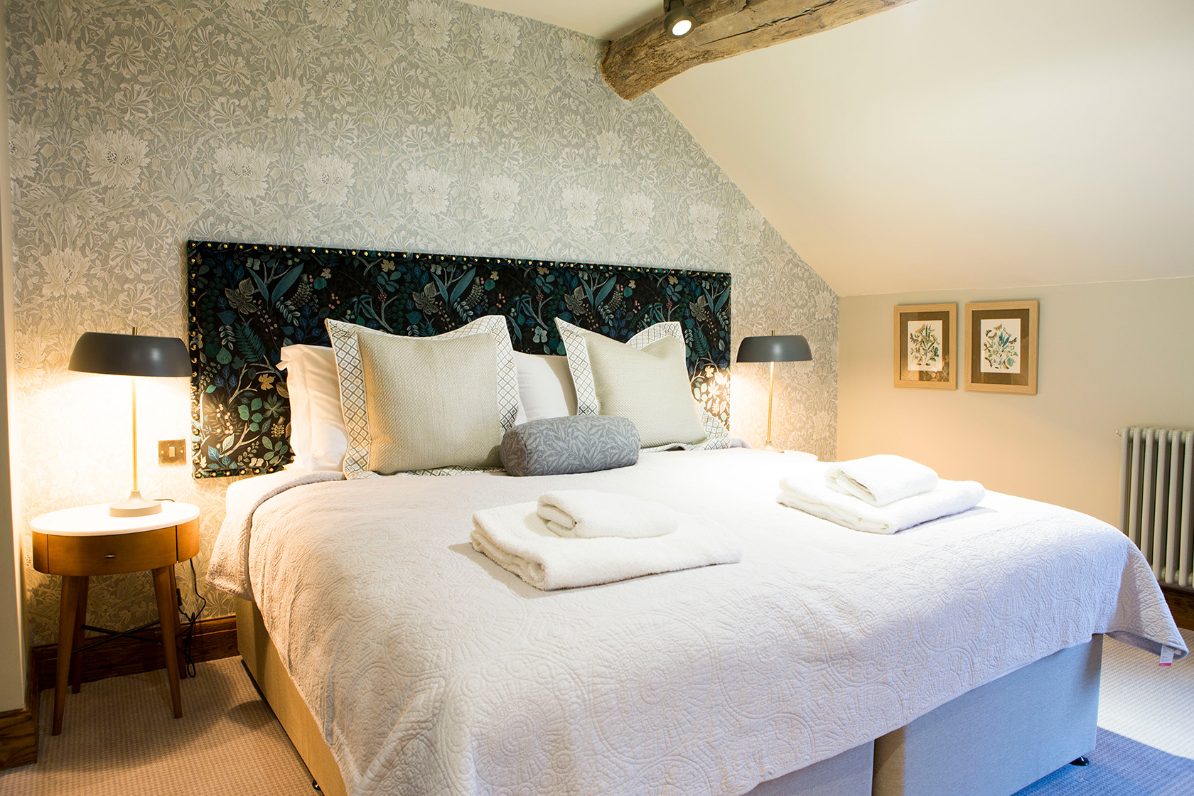 Newly-refurbished bedrooms close to Prestbury golf course in Prestbury village